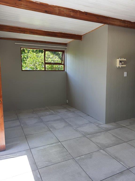 To Let 1 Bedroom Property for Rent in Theescombe Eastern Cape